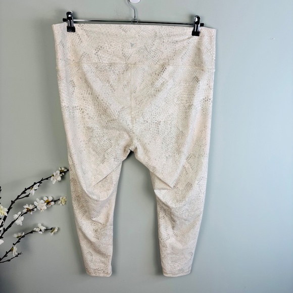 Old Navy High Waisted Powersoft 7/8 Leggings Size XXL - Picture 5 of 6